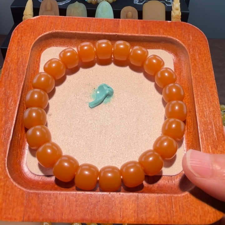 抱***儿石英质玉（缅黄）未镶嵌卡10老型珠手串