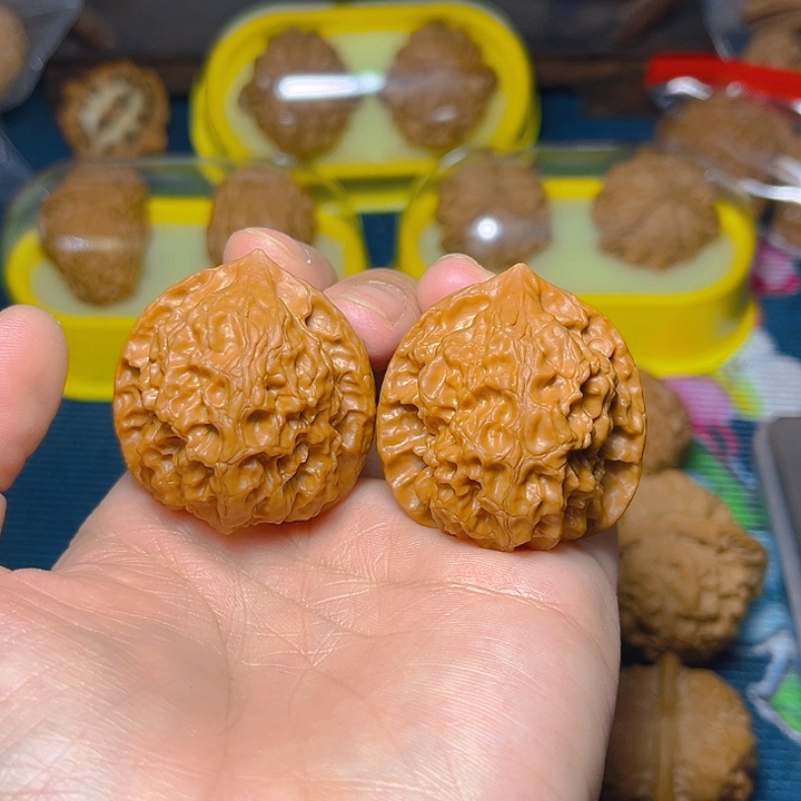 文玩核桃吊坠玲珑