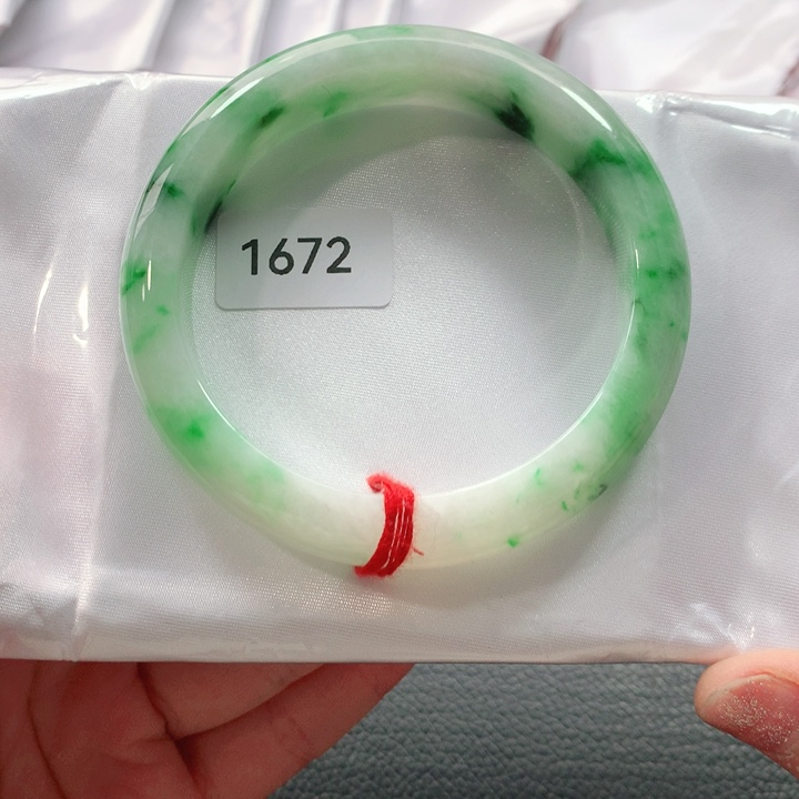 翡翠手镯未镶嵌天然翡翠手镯