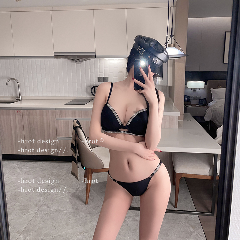 众星捧月*性感水钻绑带小胸聚拢胸罩文胸收副乳防下垂内衣套装