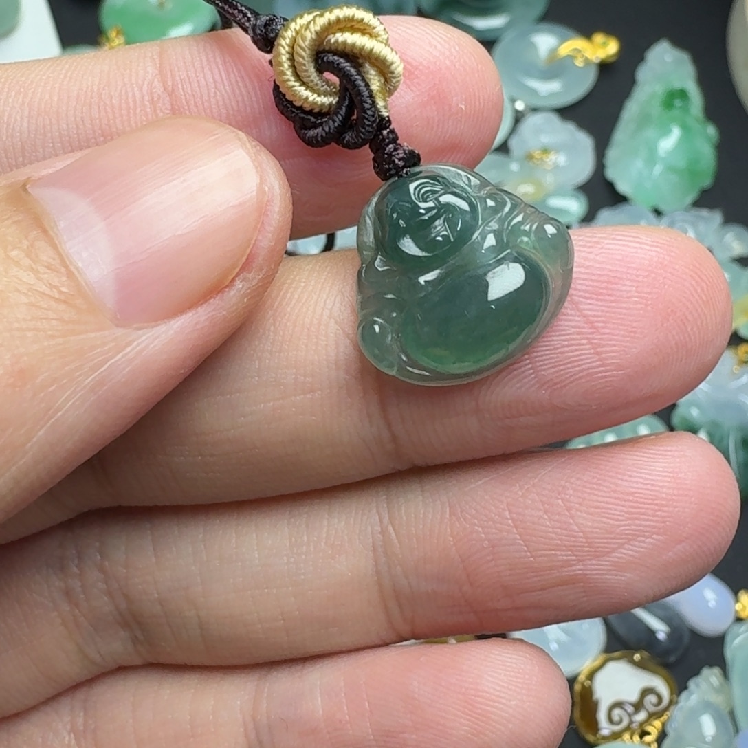 翡翠未镶嵌颈饰佛公