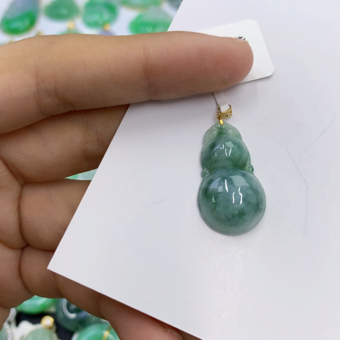 翡翠18K金镶嵌颈饰翡翠