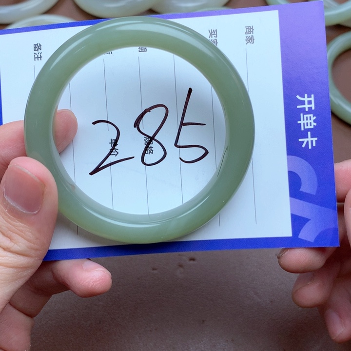 *****和田玉未镶嵌手镯