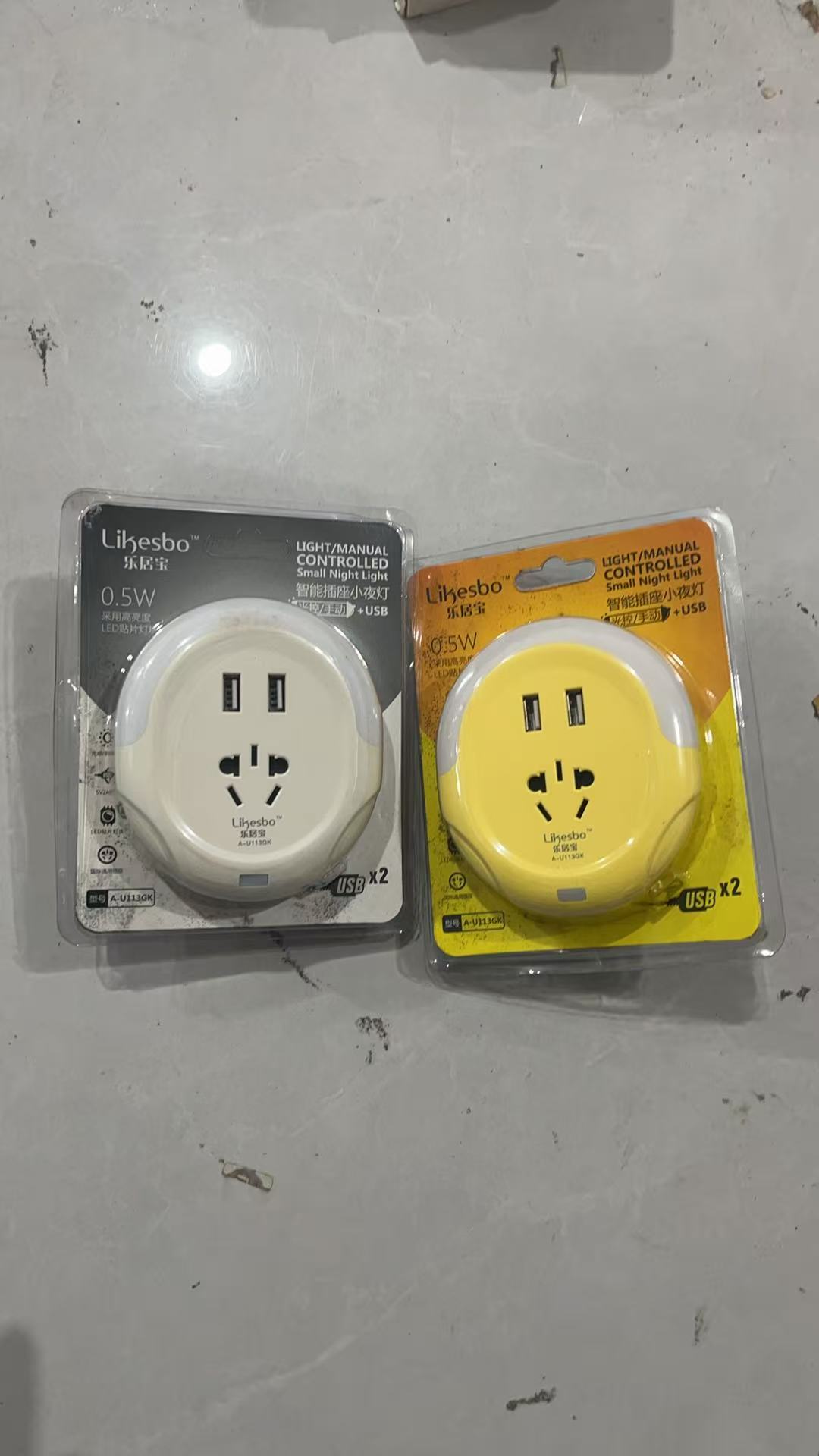 小插座一个颜色随机 电池夹