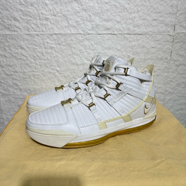 99新 NIKE/耐克 45码 詹姆斯3 白金 球鞋