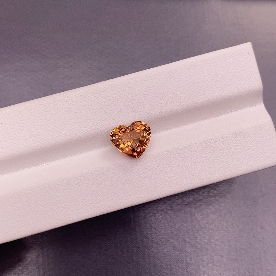 未镶嵌裸石碧玺3.68克拉