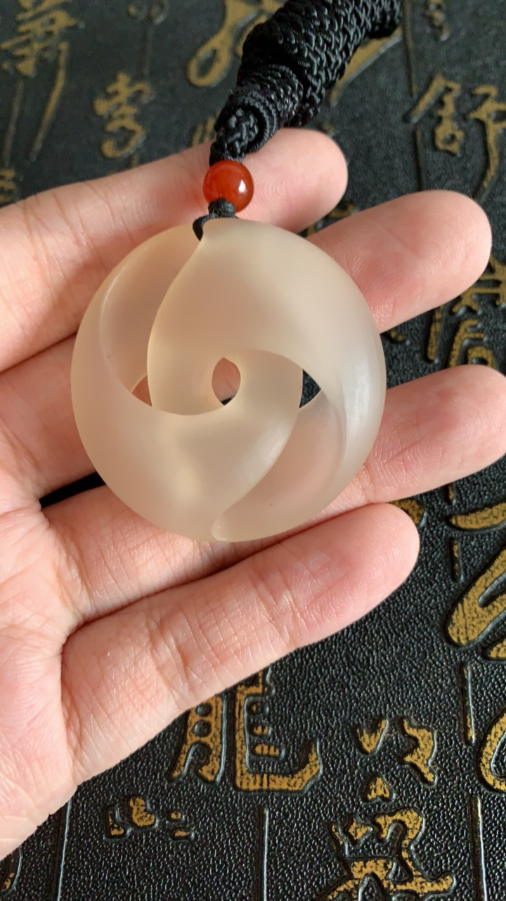 玛瑙雕刻永生结吊坠