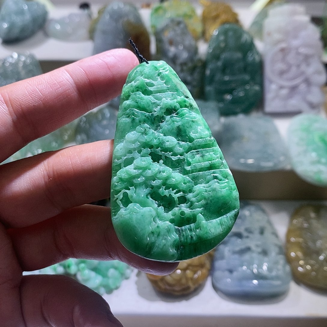 【闪购商品】翡翠颈饰未镶嵌山水