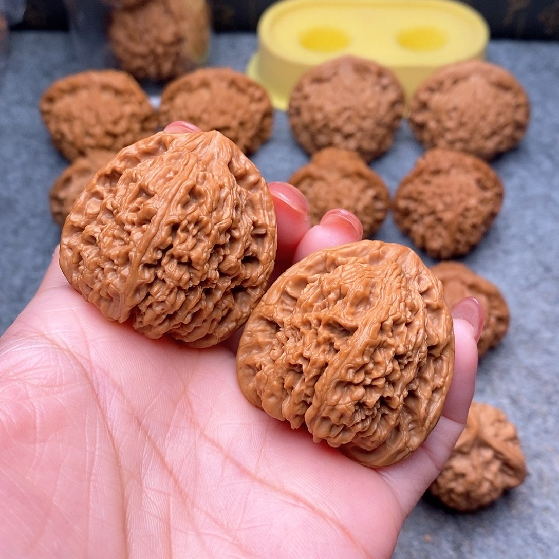 文玩核桃把件精品三角疆40全品