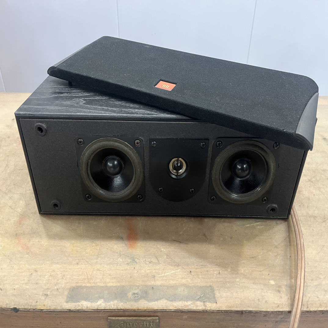 9新 JBL 二手JBL中置音响，运费自理，不支持无理由退换货