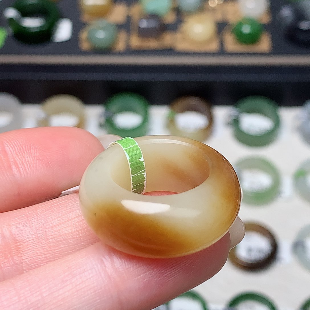 未镶嵌戒指和田玉