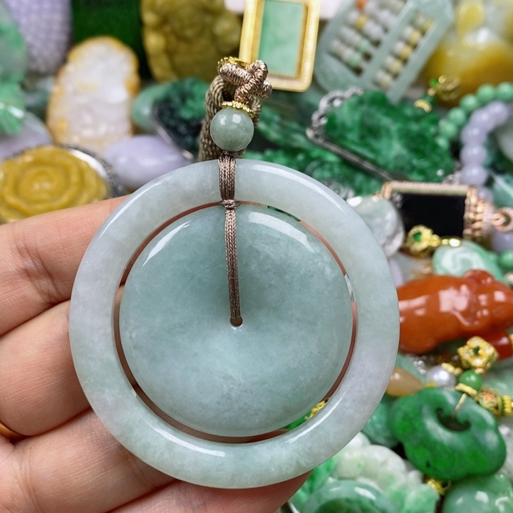 翡翠吊坠(赠链)未镶嵌