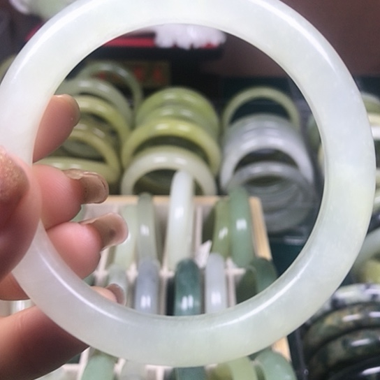 马***林蛇纹石玉未镶嵌颈饰