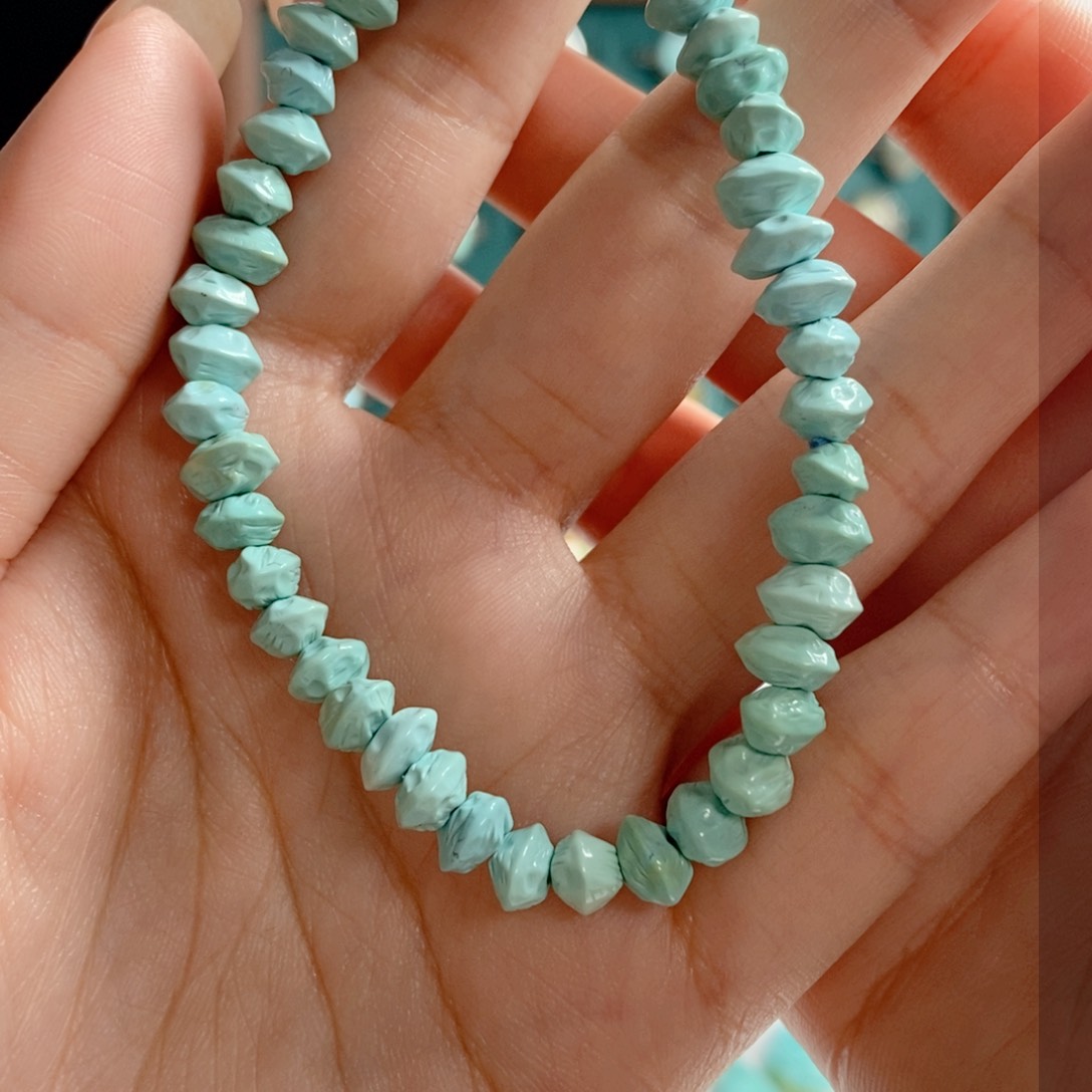 绿松石颈饰未镶嵌