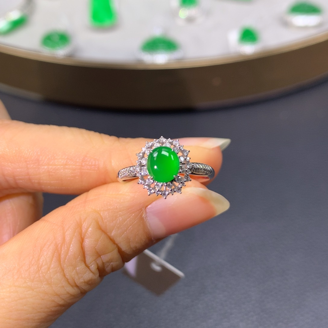 翡翠戒指18K金镶嵌翡翠