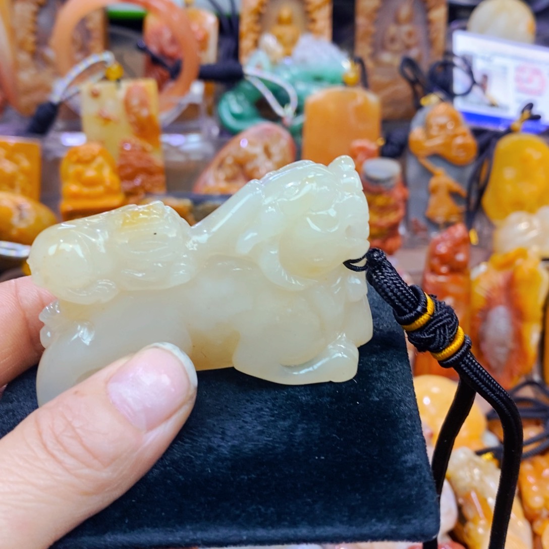 未镶嵌石英质玉（黄龙玉）吊坠(不含链)