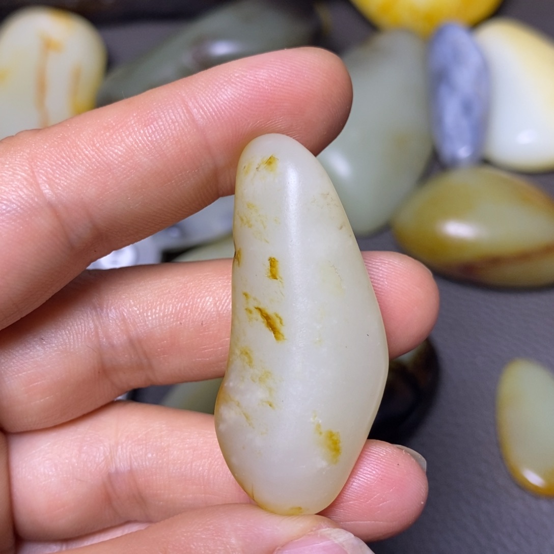 和田玉未镶嵌把件