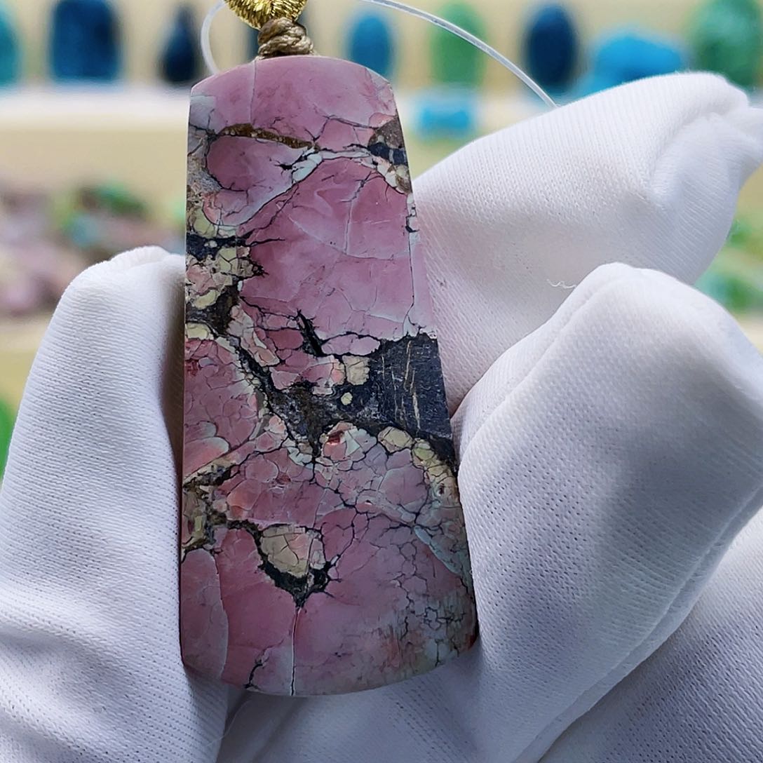 绿松石未镶嵌颈饰