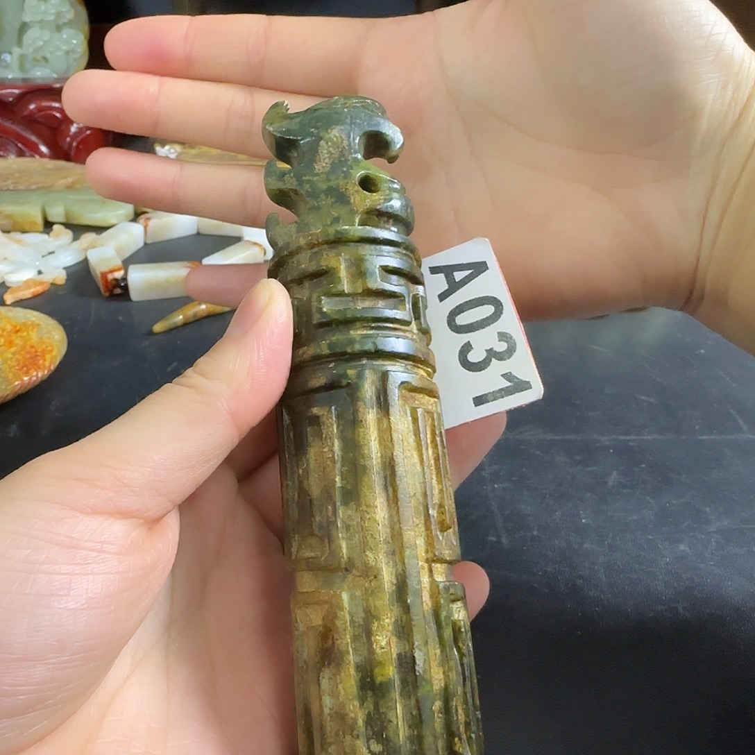 透闪石质玉未镶嵌挂件