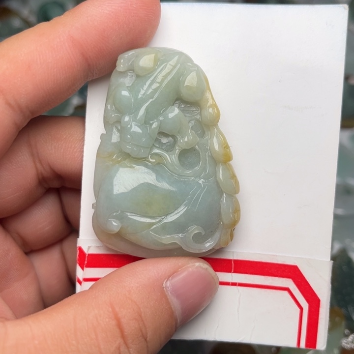 翡翠未镶嵌颈饰貔貅