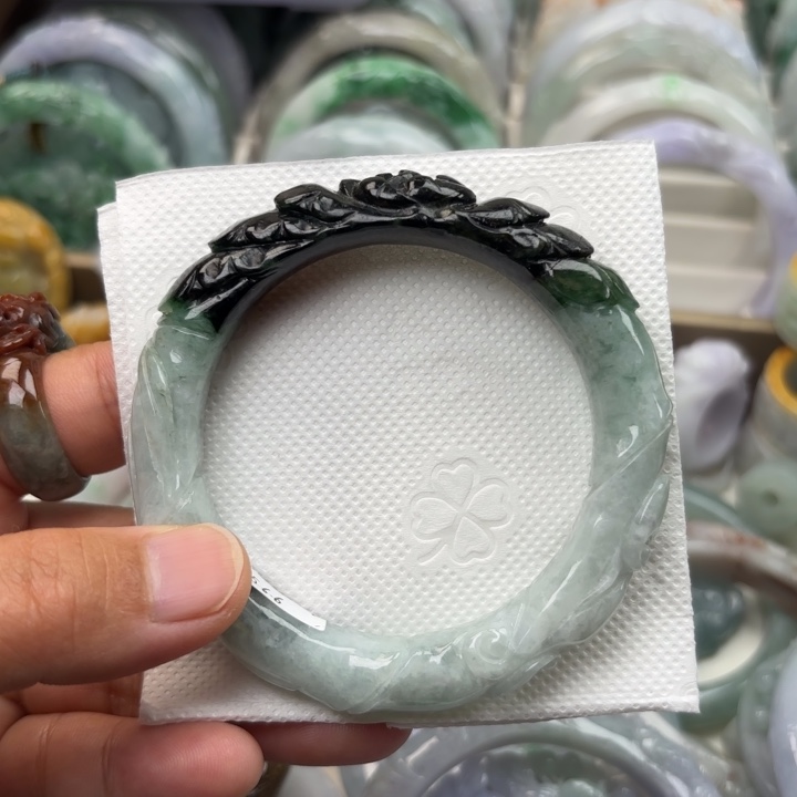 翡翠未镶嵌手镯56.6圈240