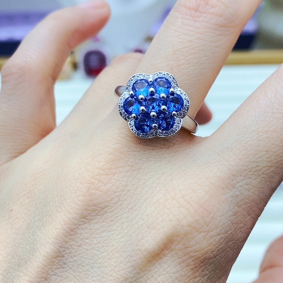 戒指蓝宝石未镶嵌