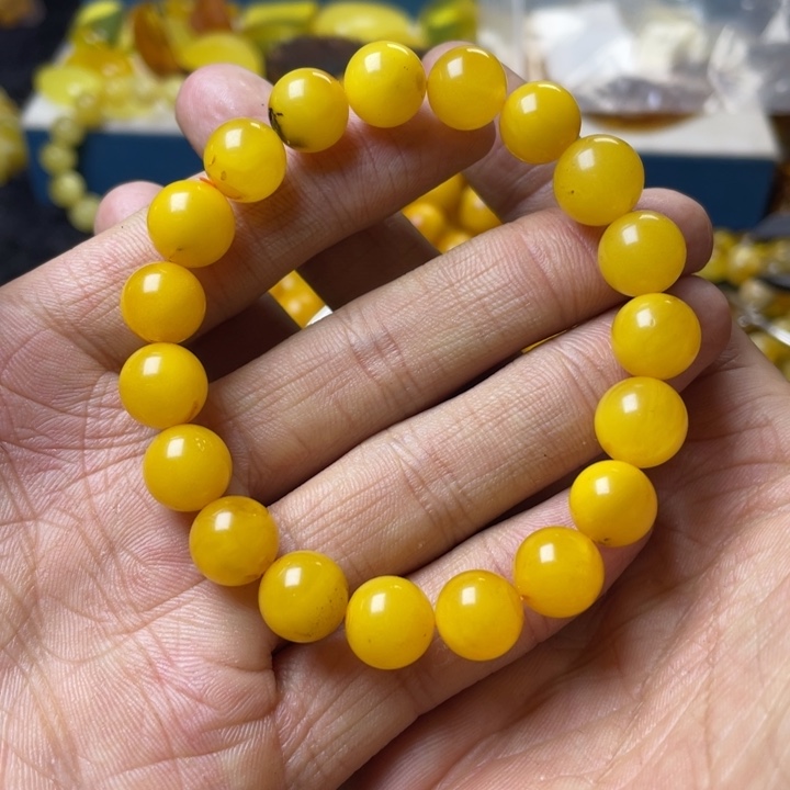 琥珀珠宝奇石未镶嵌艾****?