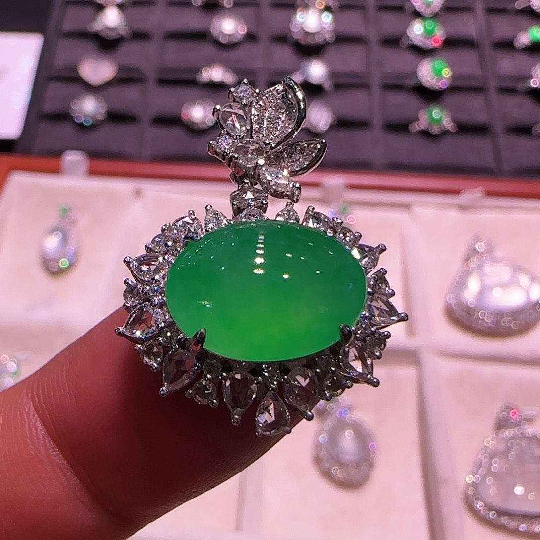 翡翠18K金镶嵌颈饰