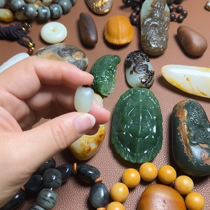 和田玉未镶嵌珠宝奇石