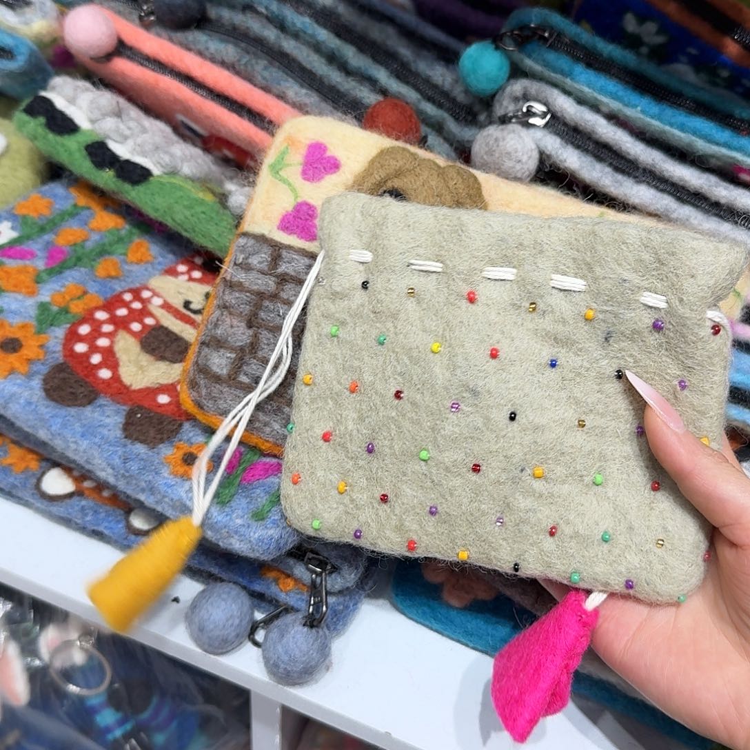 自选羊毛毡抽拉包包