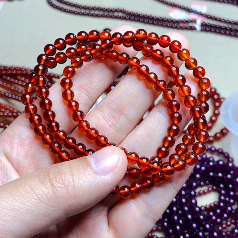 【闪购商品】未镶嵌手链石榴石娜*