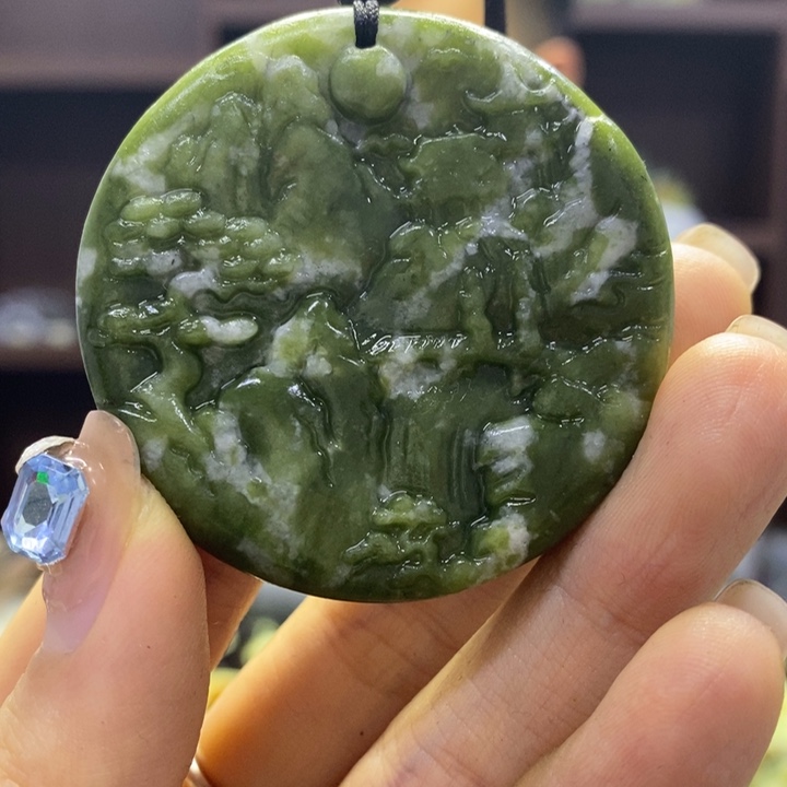 蛇纹石玉未镶嵌颈饰多样性发其一