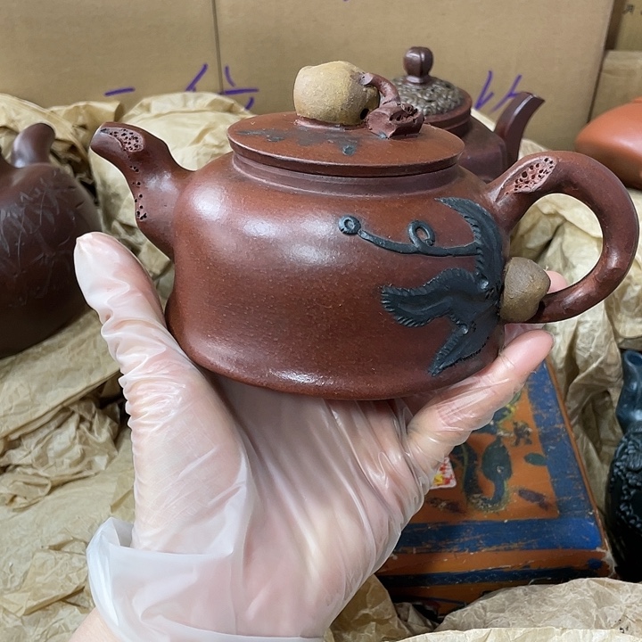 紫砂茶壶矿泥料，手工制作一把紫砂壶。