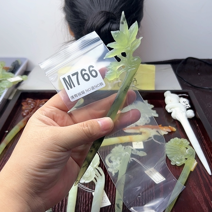 蛇纹石玉发饰合金琴**俗