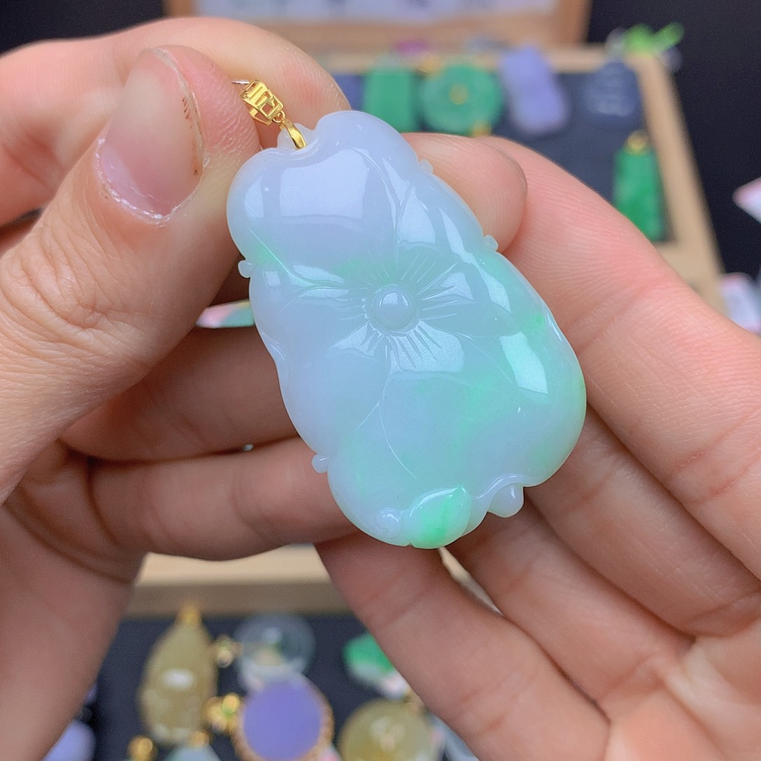 翡翠颈饰18K金镶嵌翡翠