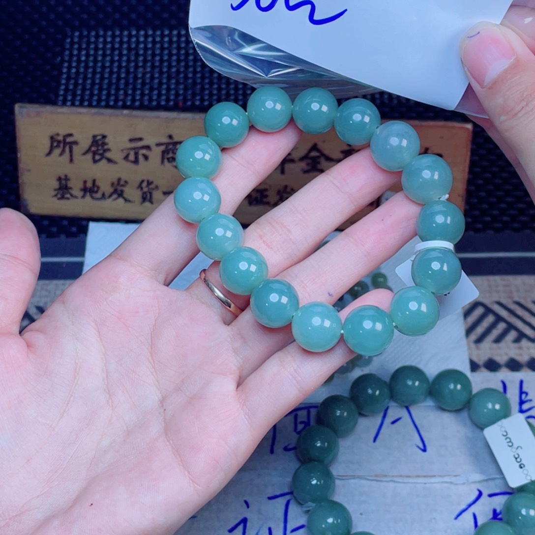 定制翡翠未镶嵌邱*珠串