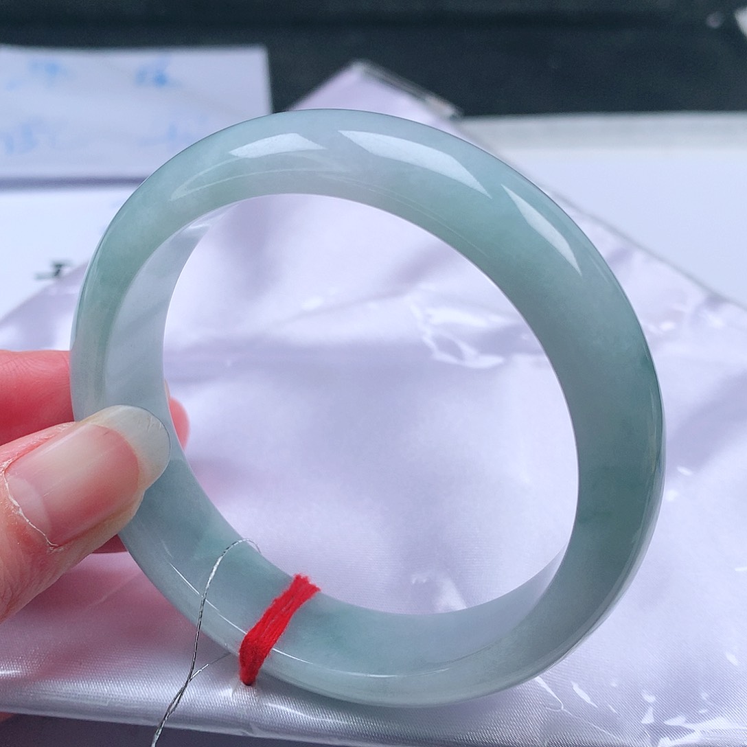 翡翠手镯未镶嵌57圈