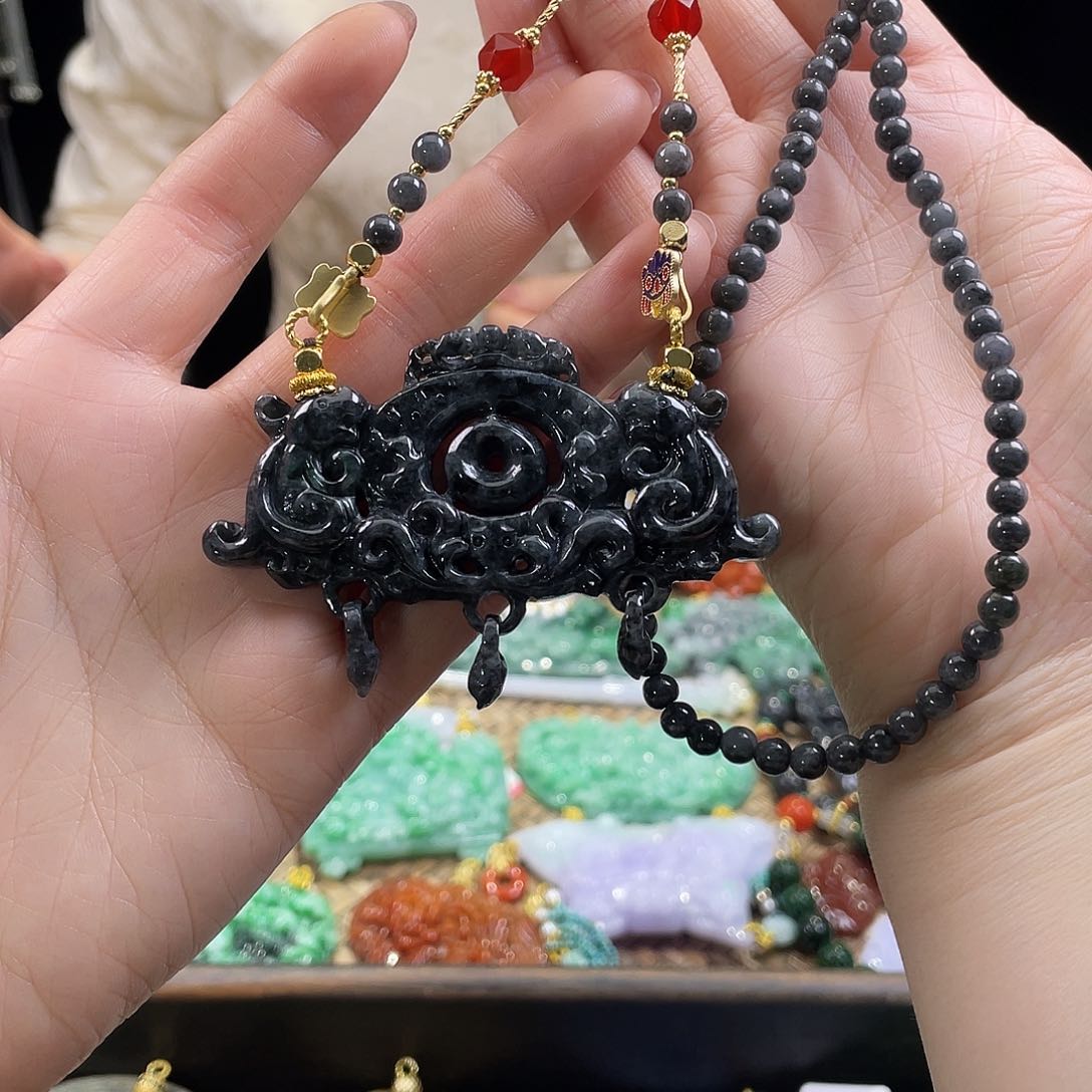 翡翠颈饰未镶嵌代编织