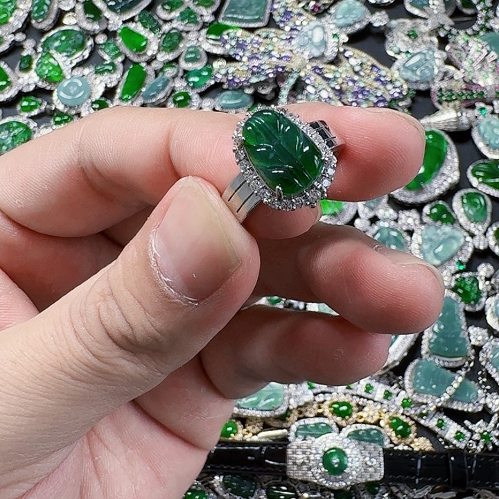 翡翠颈饰未镶嵌天然A货翡翠放漏