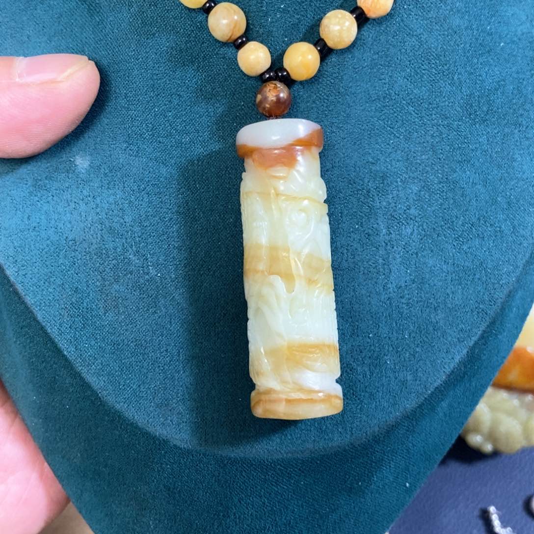 蛇纹石玉颈饰未镶嵌