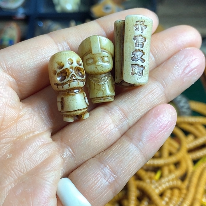 配饰驼骨雕刻三个一起