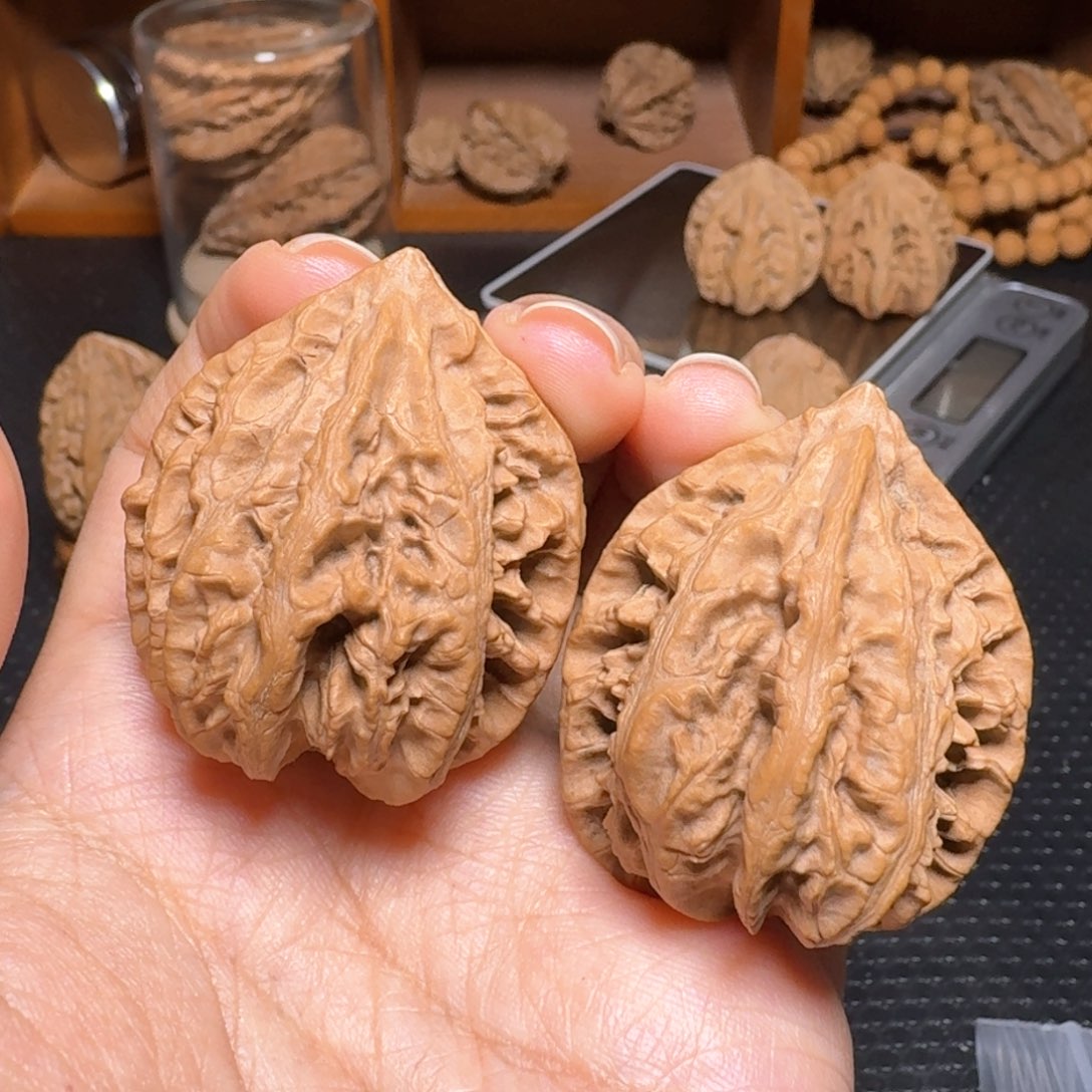 文玩核桃把件山尖