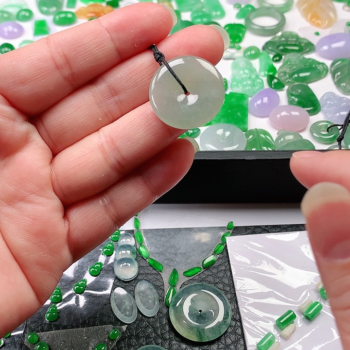 翡翠颈饰未镶嵌翡翠