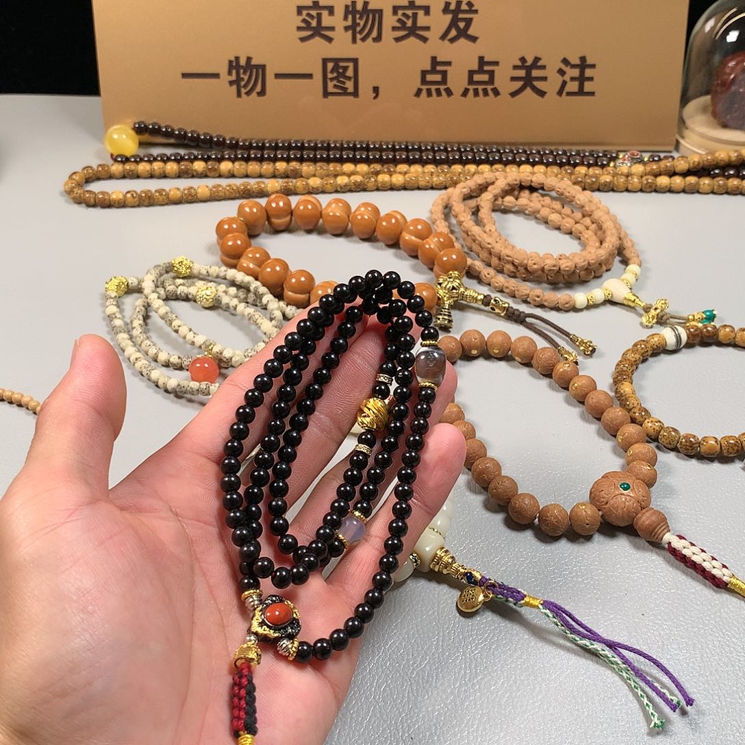 吊坠椰蒂。。。。。。。。。。。。。