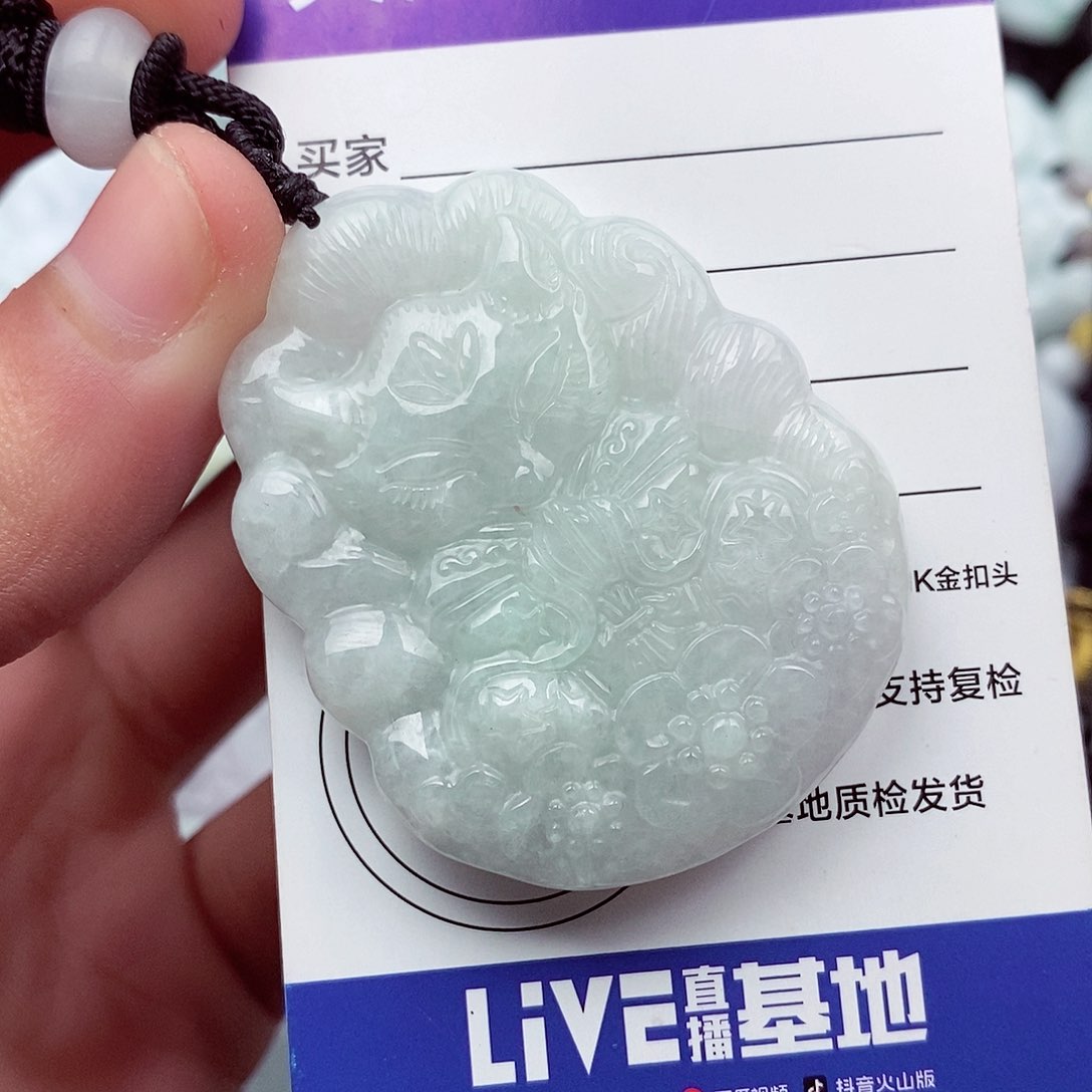 翡翠挂件未镶嵌翡翠