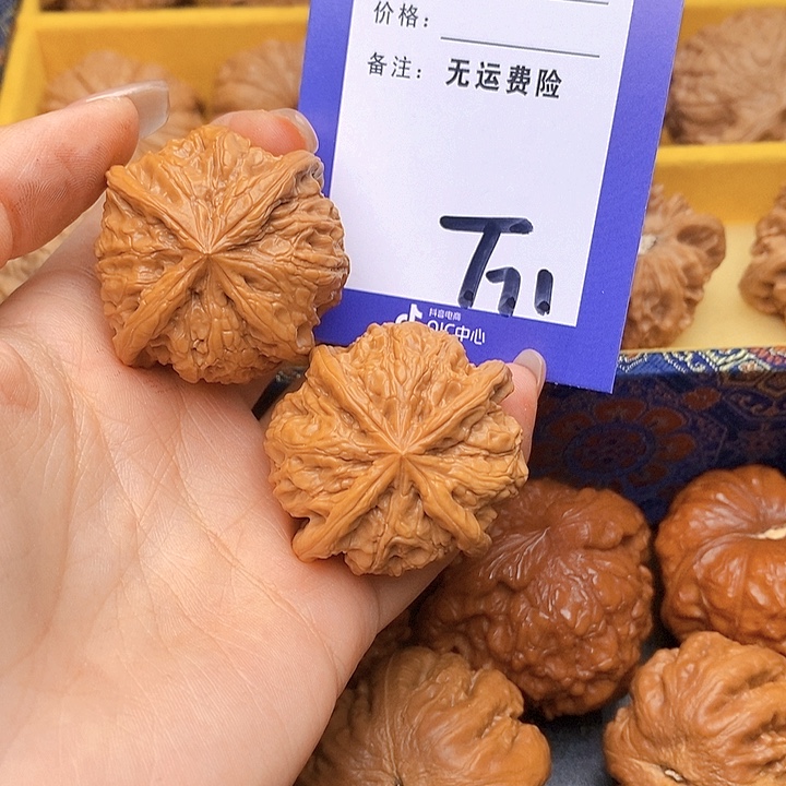 红***底文玩核桃把件文玩核桃四棱71