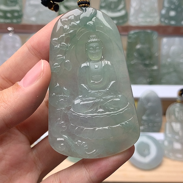 心***成翡翠未镶嵌颈饰大日