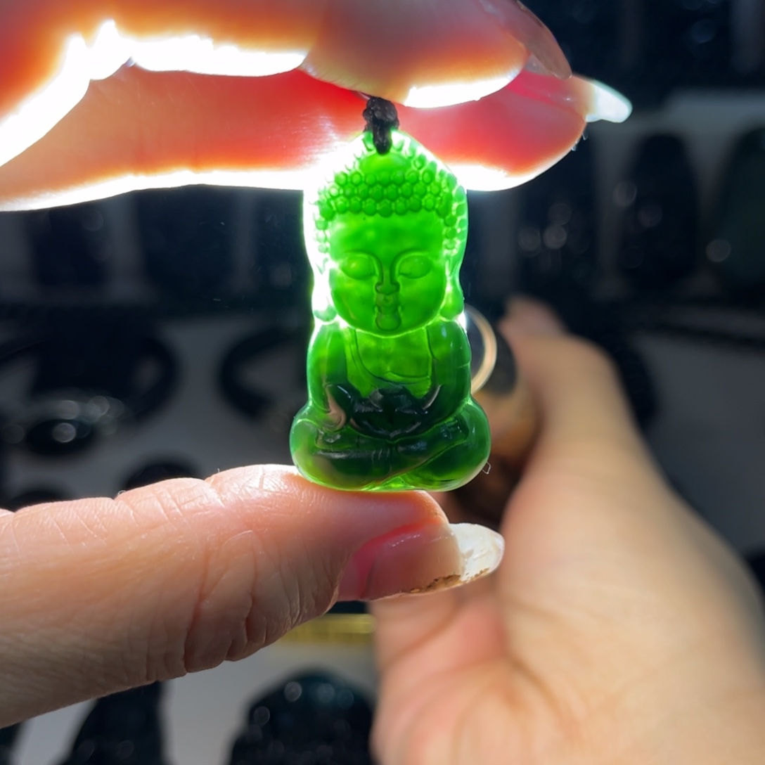 蛇纹石玉颈饰合金