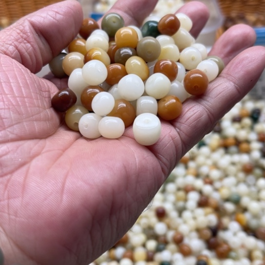 白玉菩提吊坠瑕疵9彩色混珠200卡灯牌宠300颗