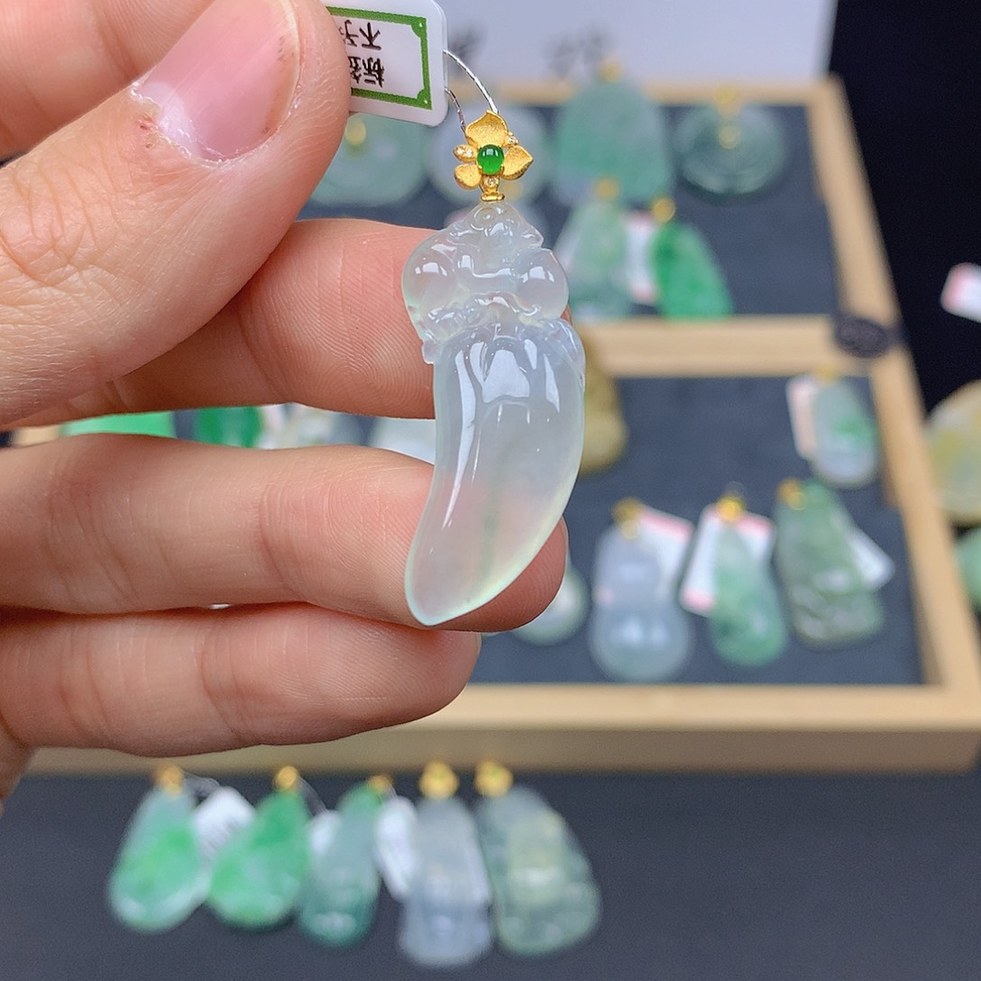 翡翠颈饰18K金镶嵌翡翠